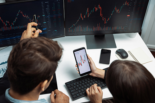 top-view-focusing-phone-discussing-stock-market-two-business-traders-postulate